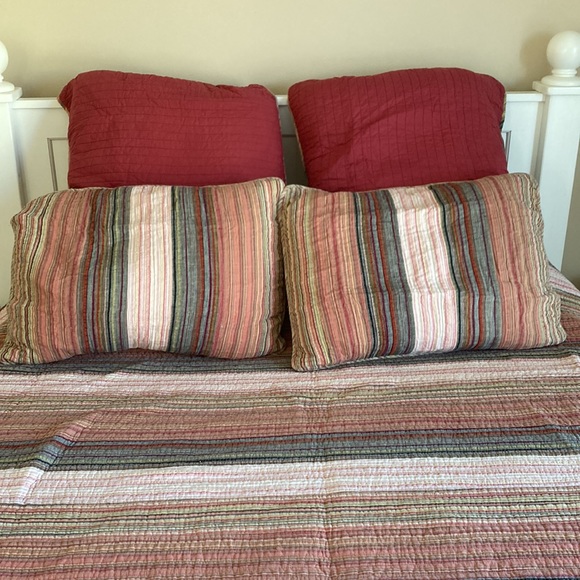 Queen bedding set - Picture 3 of 6